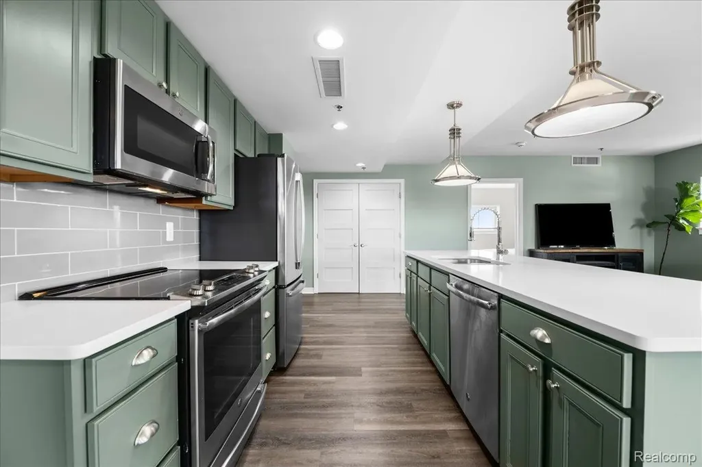 525 W Lafayette Boulevard Detroit City MI 48226