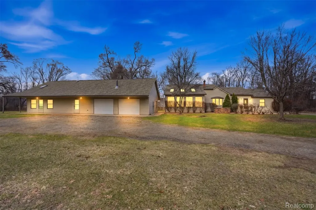 12913 9 Mile Road Green Oak Township MI 48178