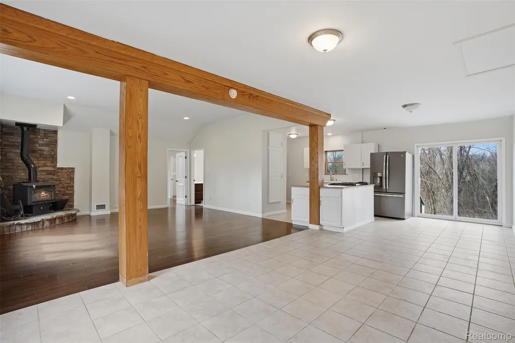 12913 9 Mile Road Green Oak Township MI 48178