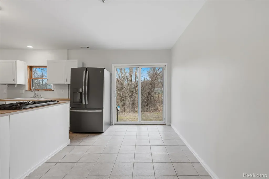 12913 9 Mile Road Green Oak Township MI 48178