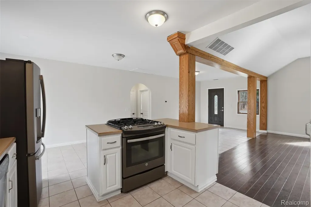 12913 9 Mile Road Green Oak Township MI 48178