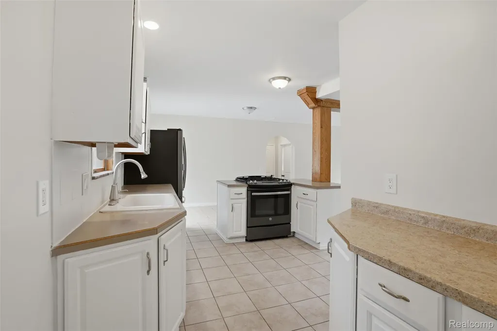 12913 9 Mile Road Green Oak Township MI 48178