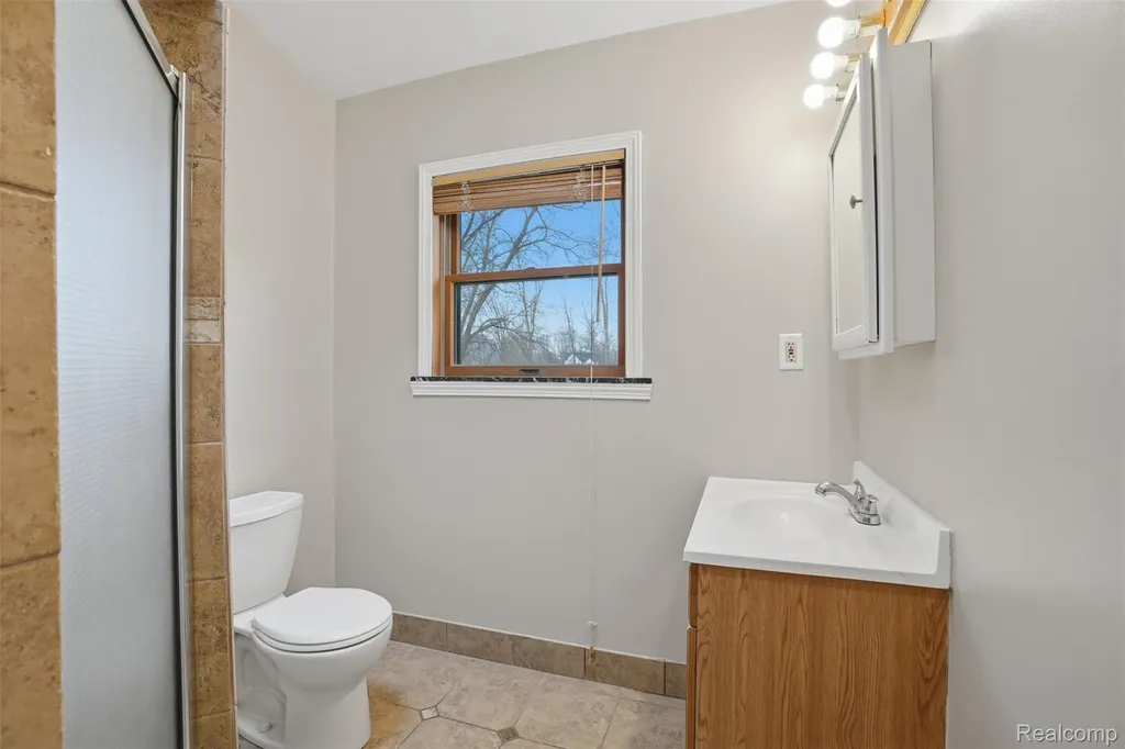 12913 9 Mile Road Green Oak Township MI 48178