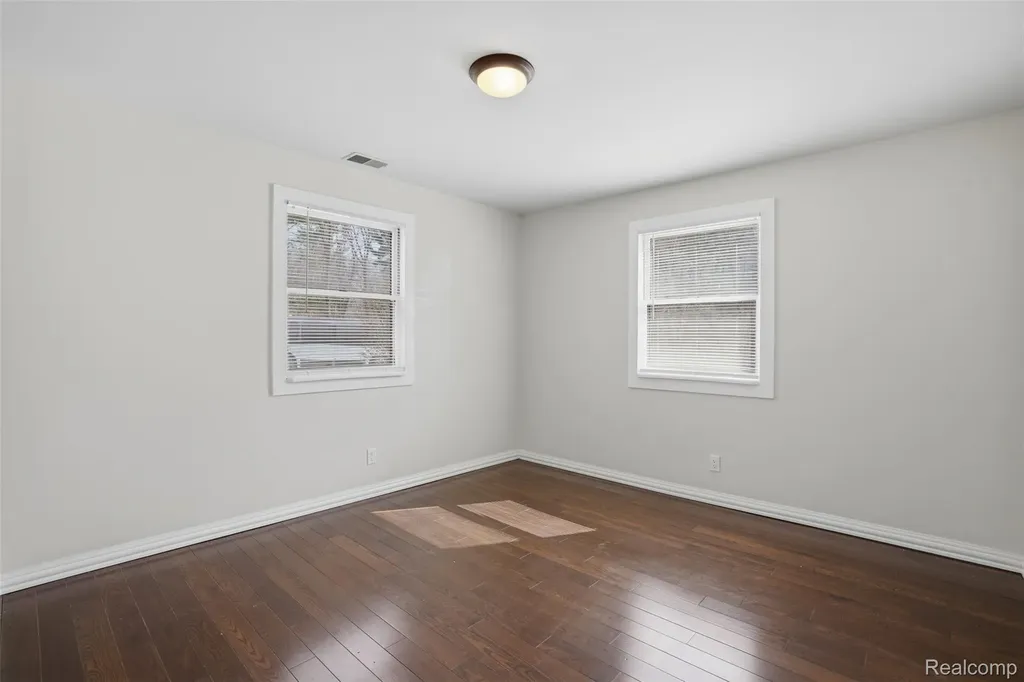 12913 9 Mile Road Green Oak Township MI 48178
