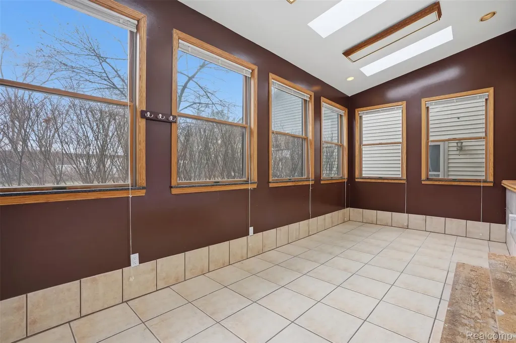 12913 9 Mile Road Green Oak Township MI 48178