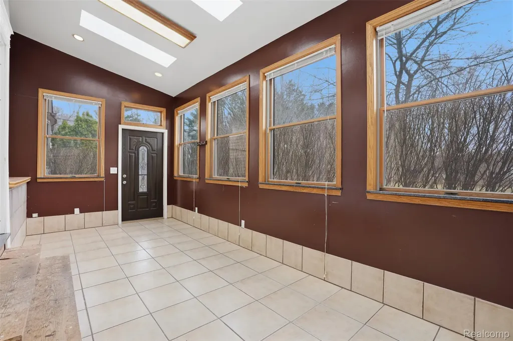 12913 9 Mile Road Green Oak Township MI 48178