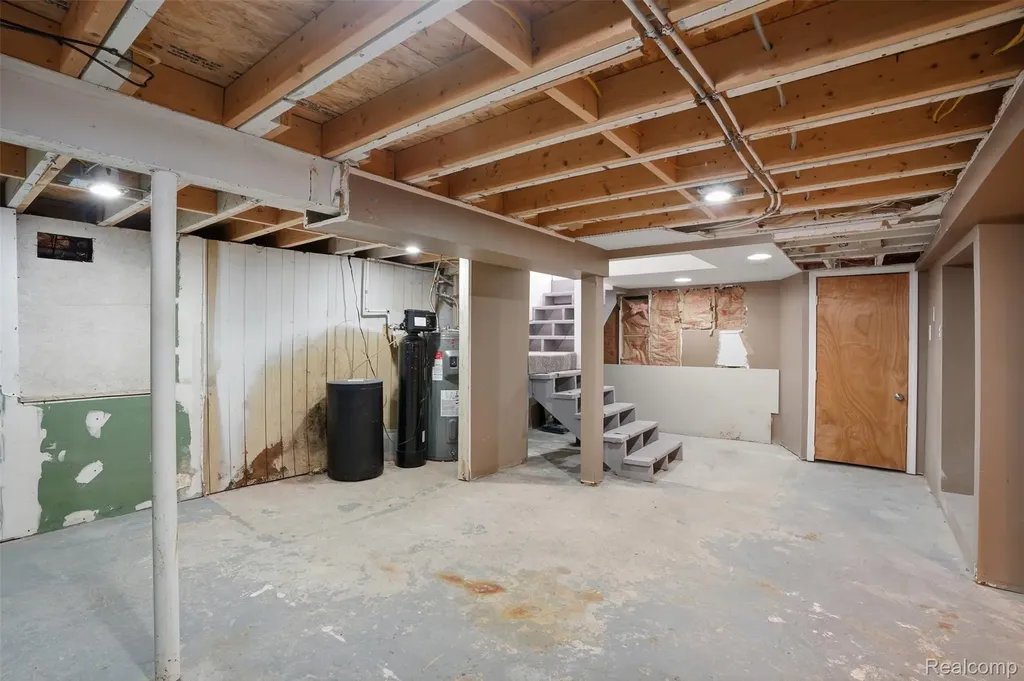 12913 9 Mile Road Green Oak Township MI 48178