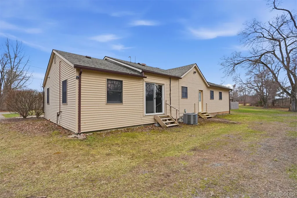 12913 9 Mile Road Green Oak Township MI 48178