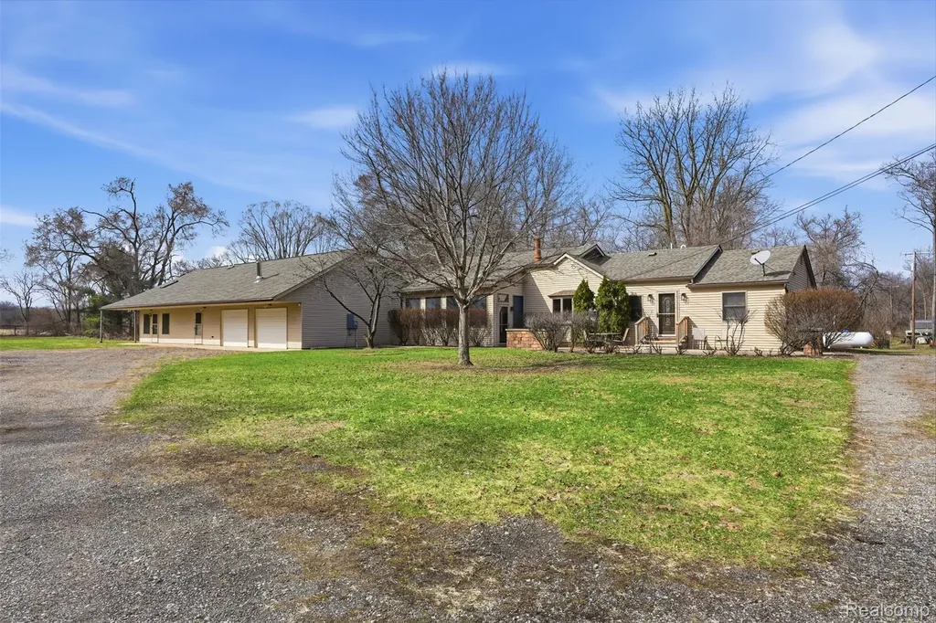 12913 9 Mile Road Green Oak Township MI 48178