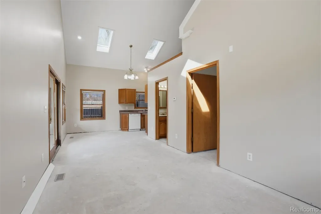 12913 9 Mile Road Green Oak Township MI 48178