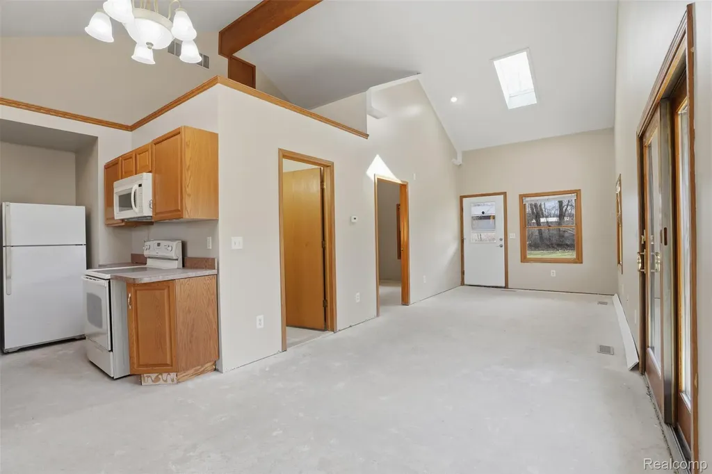 12913 9 Mile Road Green Oak Township MI 48178