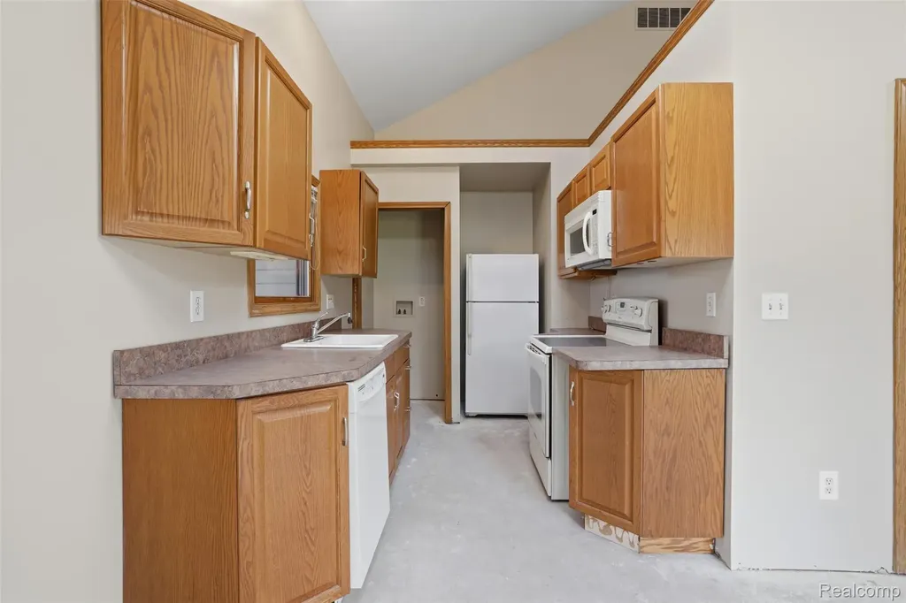 12913 9 Mile Road Green Oak Township MI 48178
