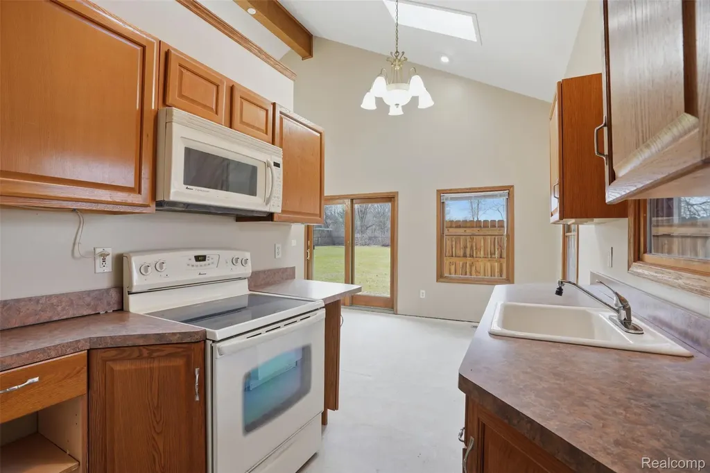 12913 9 Mile Road Green Oak Township MI 48178