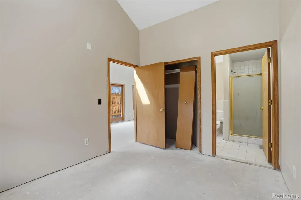 12913 9 Mile Road Green Oak Township MI 48178
