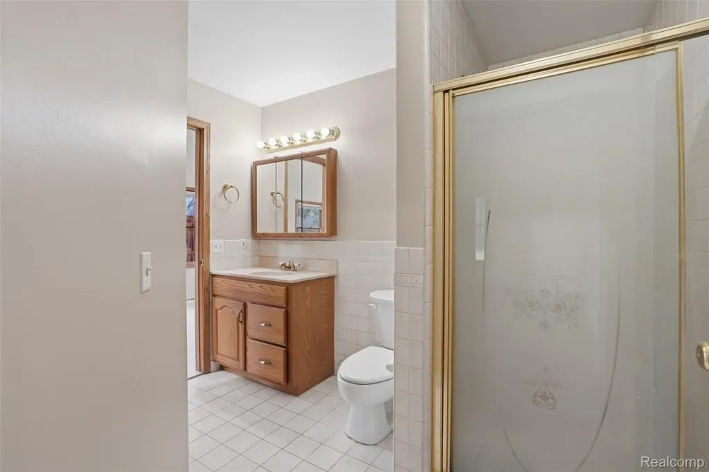 12913 9 Mile Road Green Oak Township MI 48178