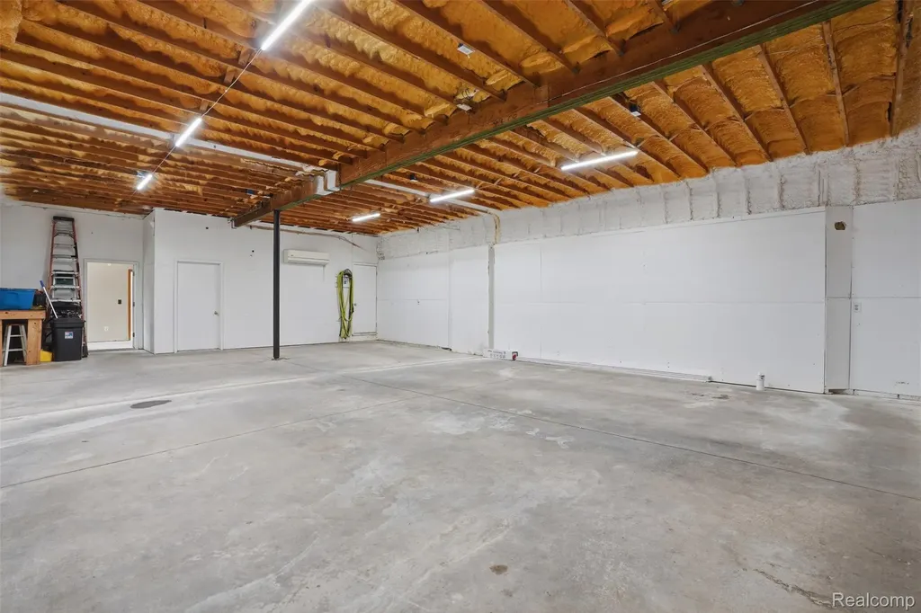 12913 9 Mile Road Green Oak Township MI 48178