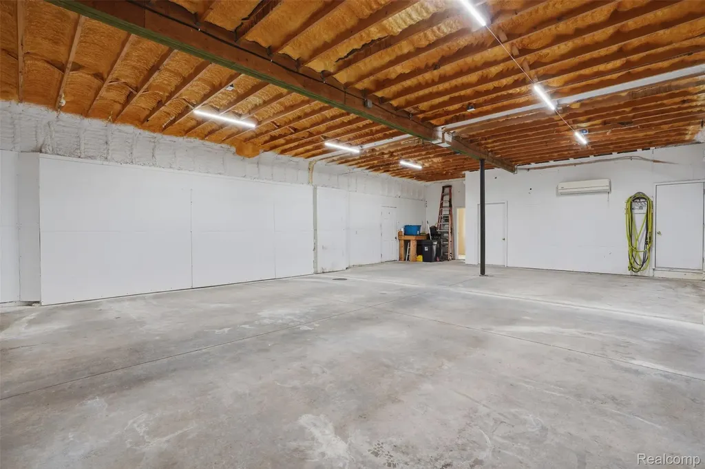 12913 9 Mile Road Green Oak Township MI 48178