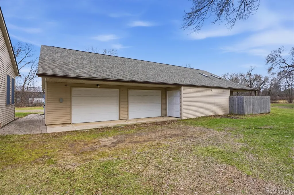 12913 9 Mile Road Green Oak Township MI 48178