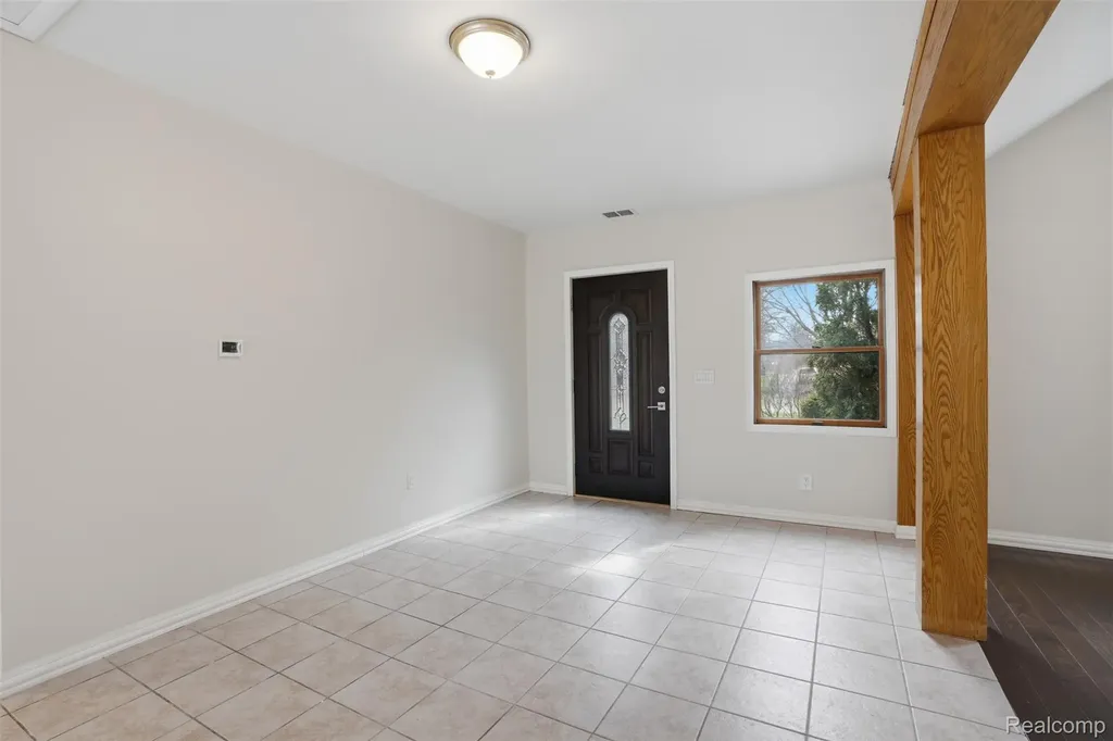 12913 9 Mile Road Green Oak Township MI 48178
