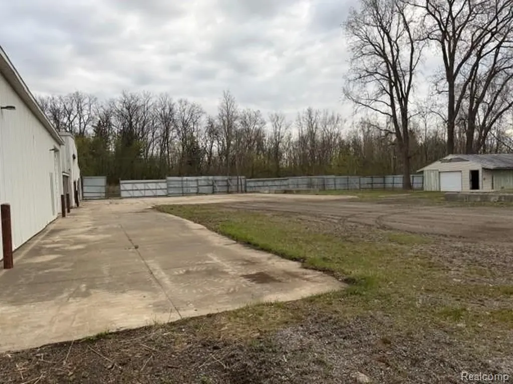 5522 N Dort Highway Genesee Charter Township MI 48505