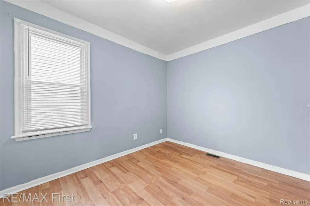22000 Cunningham Avenue Warren City MI 48091