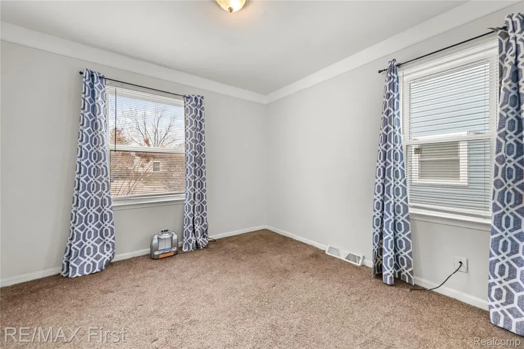 22000 Cunningham Avenue Warren City MI 48091