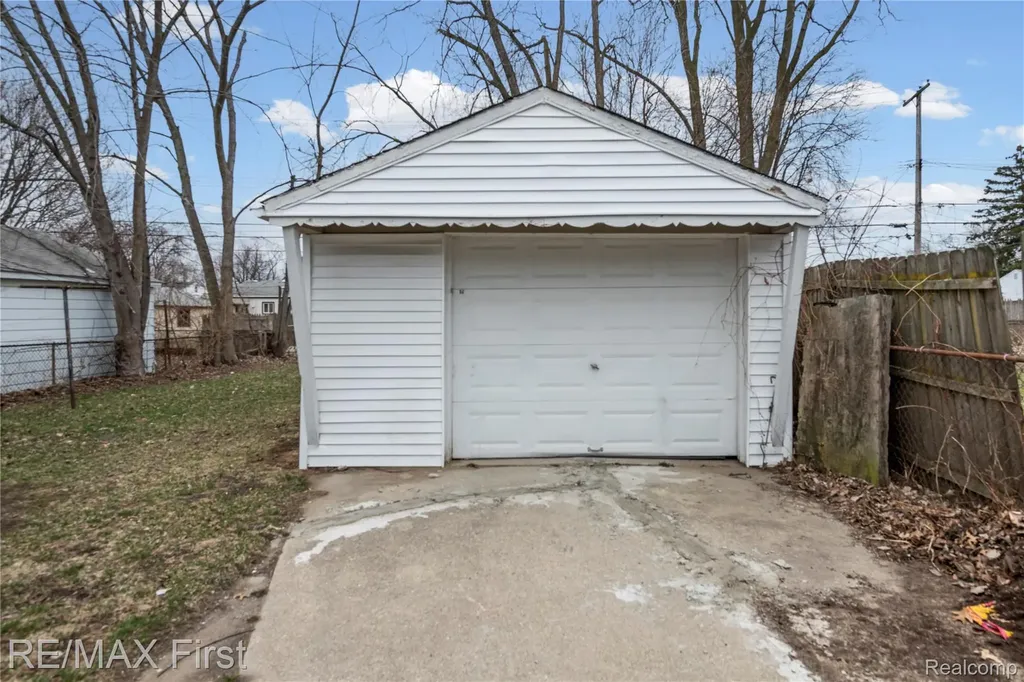 22000 Cunningham Avenue Warren City MI 48091