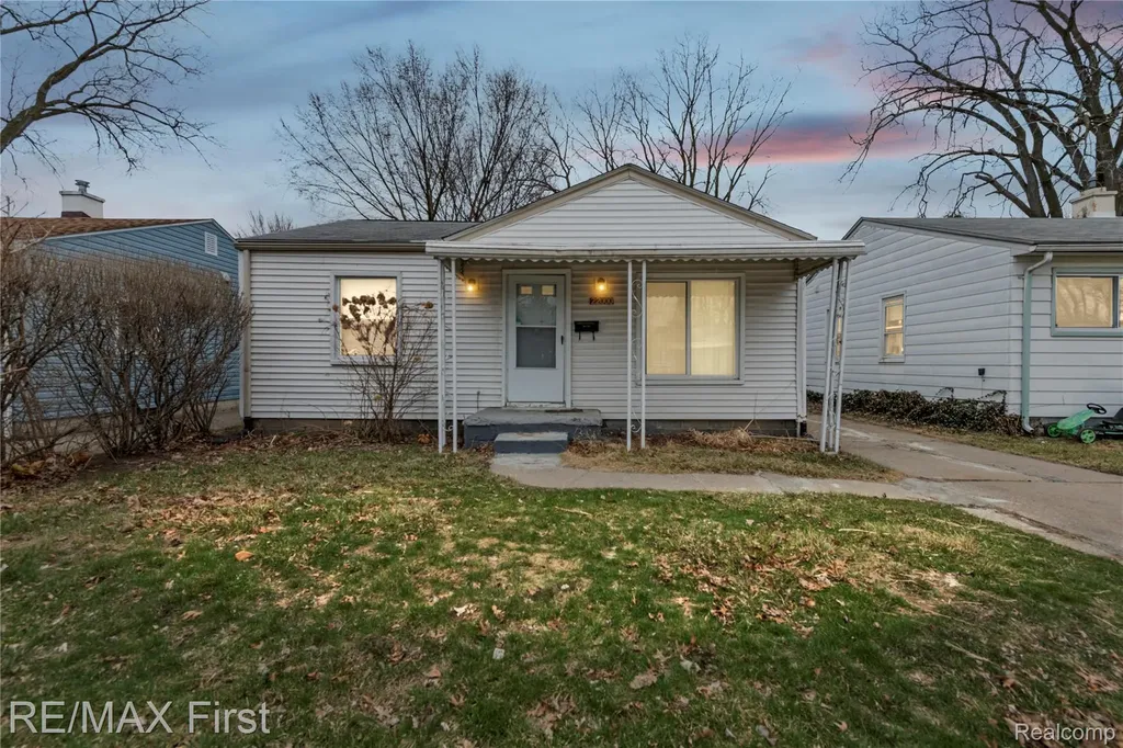 22000 Cunningham Avenue Warren City MI 48091