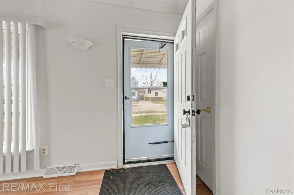 22000 Cunningham Avenue Warren City MI 48091