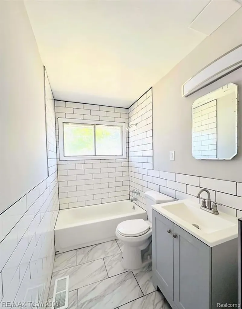316 Lytle Place Garden City City MI 48135
