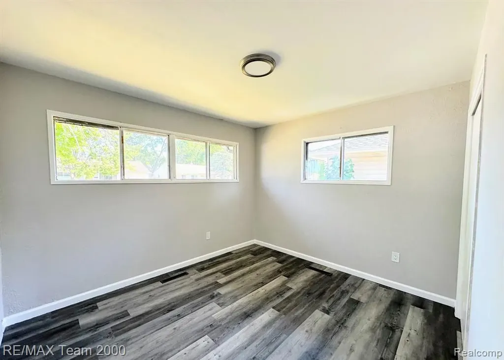 316 Lytle Place Garden City City MI 48135