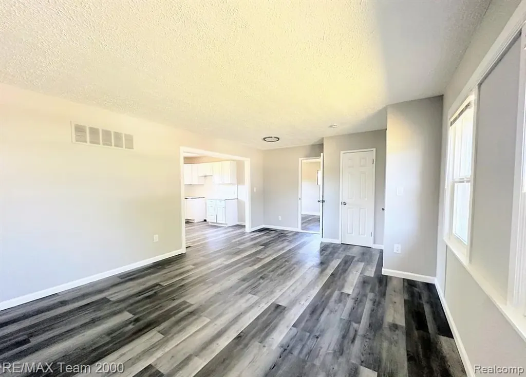 316 Lytle Place Garden City City MI 48135