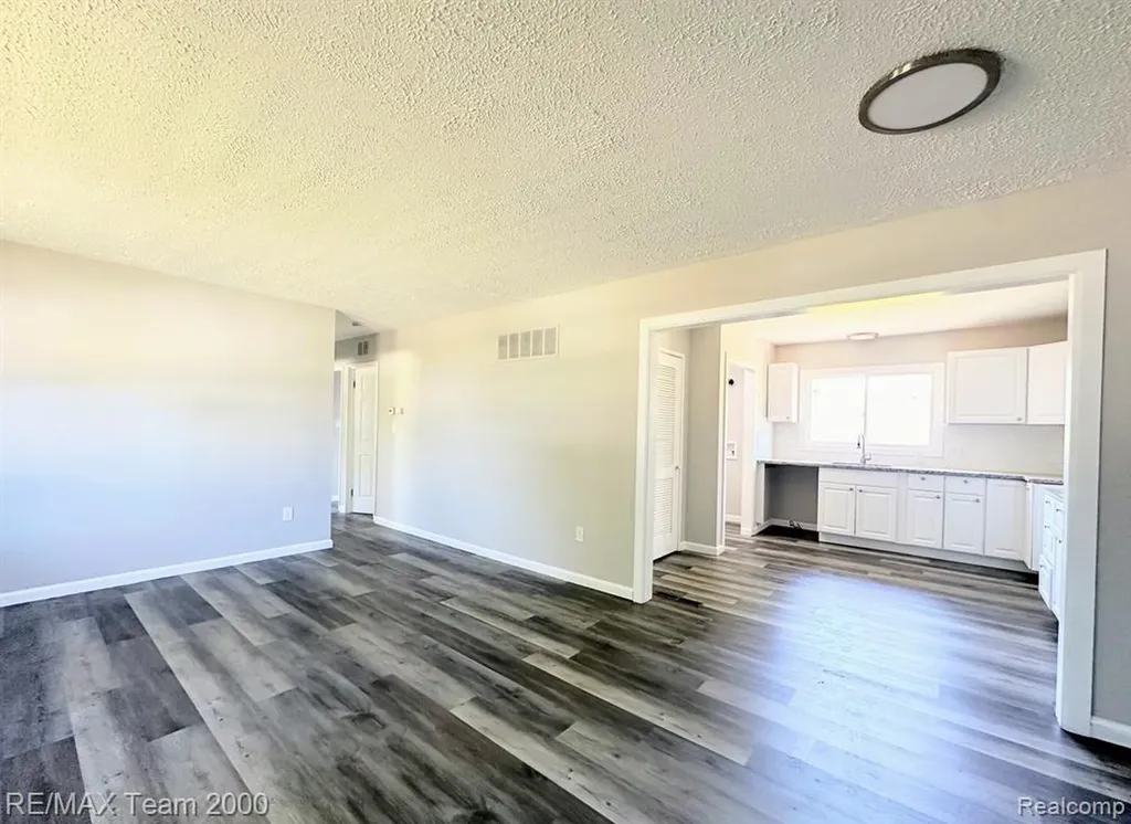 316 Lytle Place Garden City City MI 48135