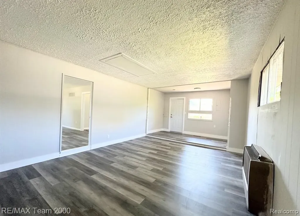 316 Lytle Place Garden City City MI 48135
