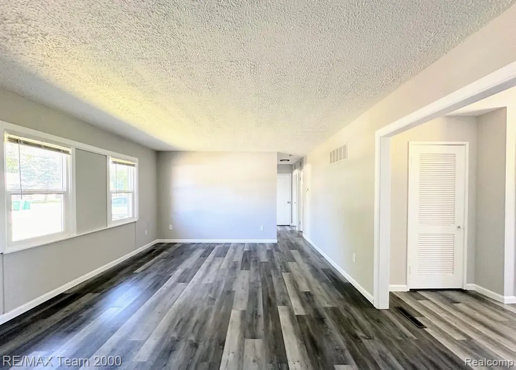 316 Lytle Place Garden City City MI 48135