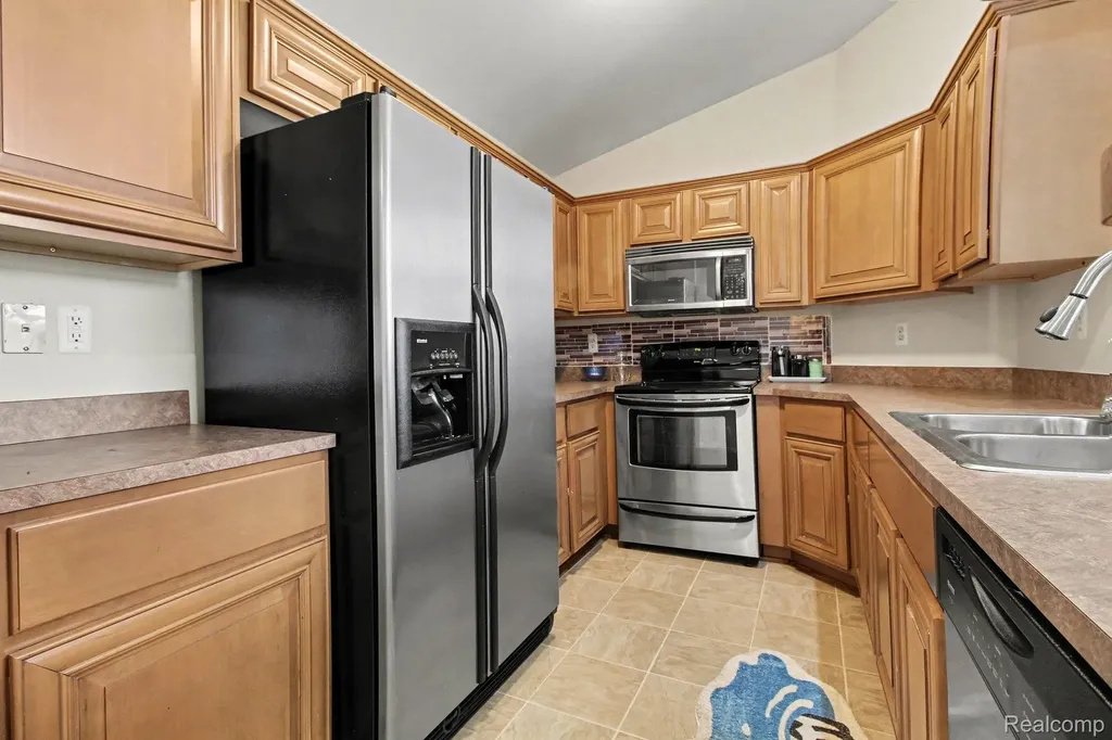 20006 Hidden Oaks Drive Brownstown Charter Township MI 48183