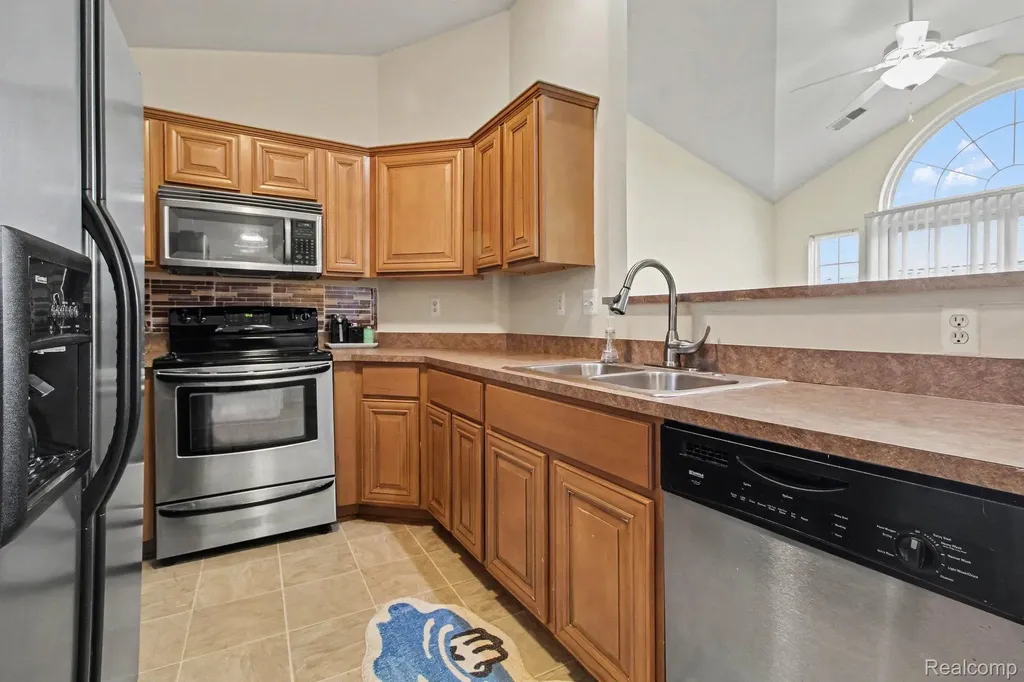 20006 Hidden Oaks Drive Brownstown Charter Township MI 48183