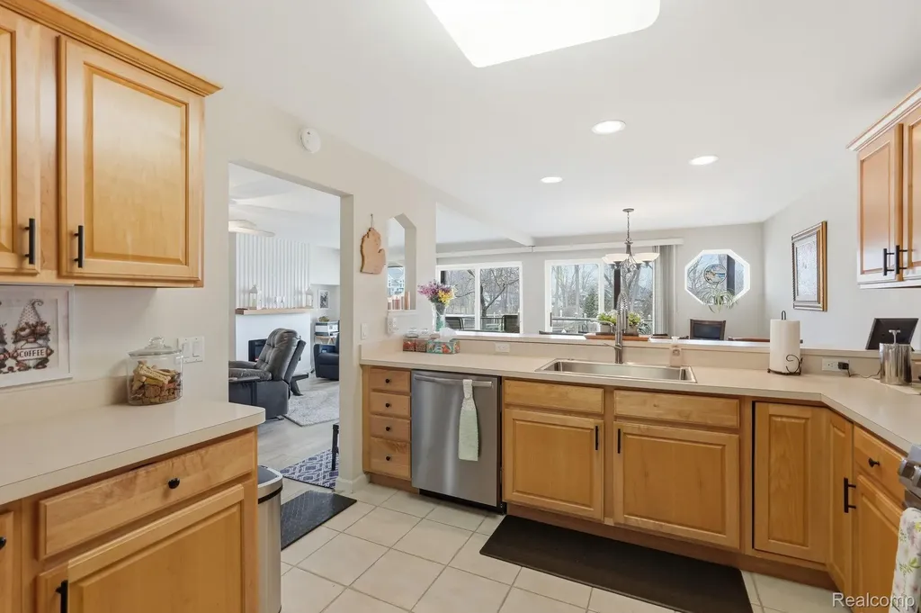 37810 Jefferson Avenue Harrison Charter Township MI 48045
