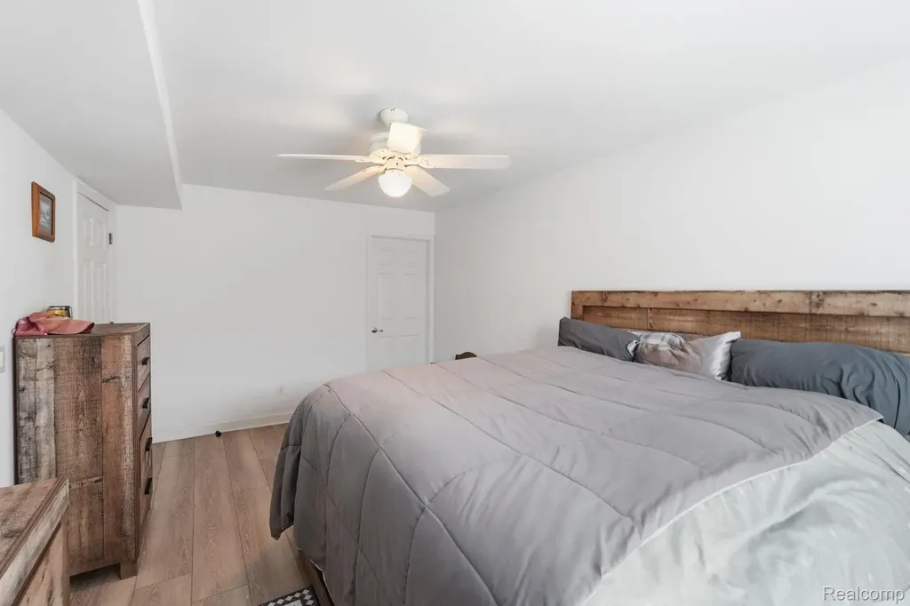 37810 Jefferson Avenue Harrison Charter Township MI 48045