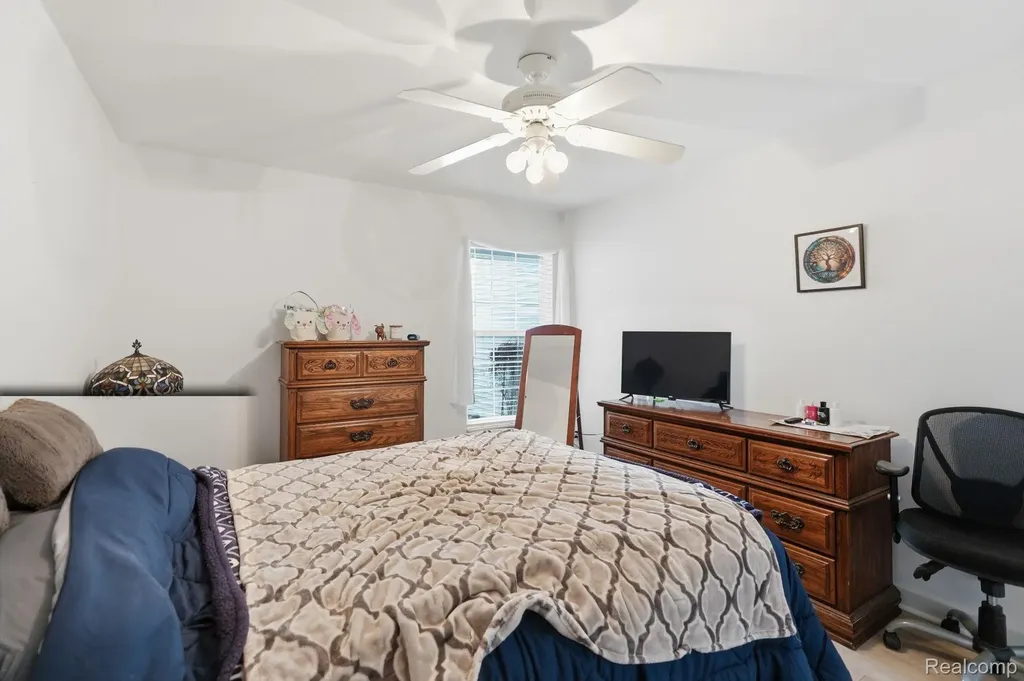 37810 Jefferson Avenue Harrison Charter Township MI 48045