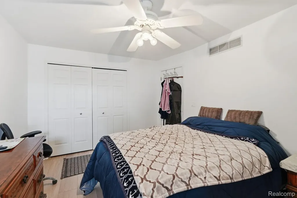37810 Jefferson Avenue Harrison Charter Township MI 48045