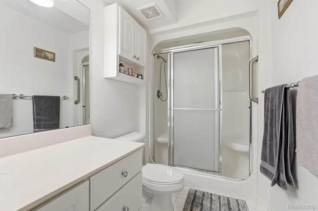 37810 Jefferson Avenue Harrison Charter Township MI 48045