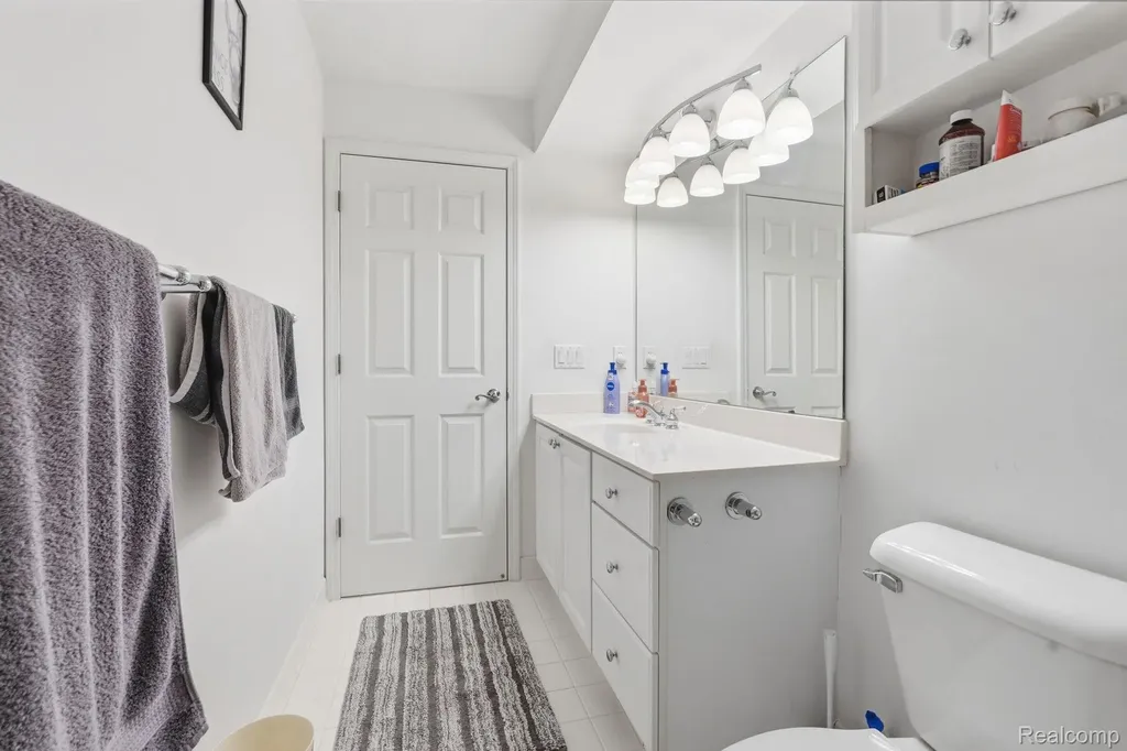 37810 Jefferson Avenue Harrison Charter Township MI 48045