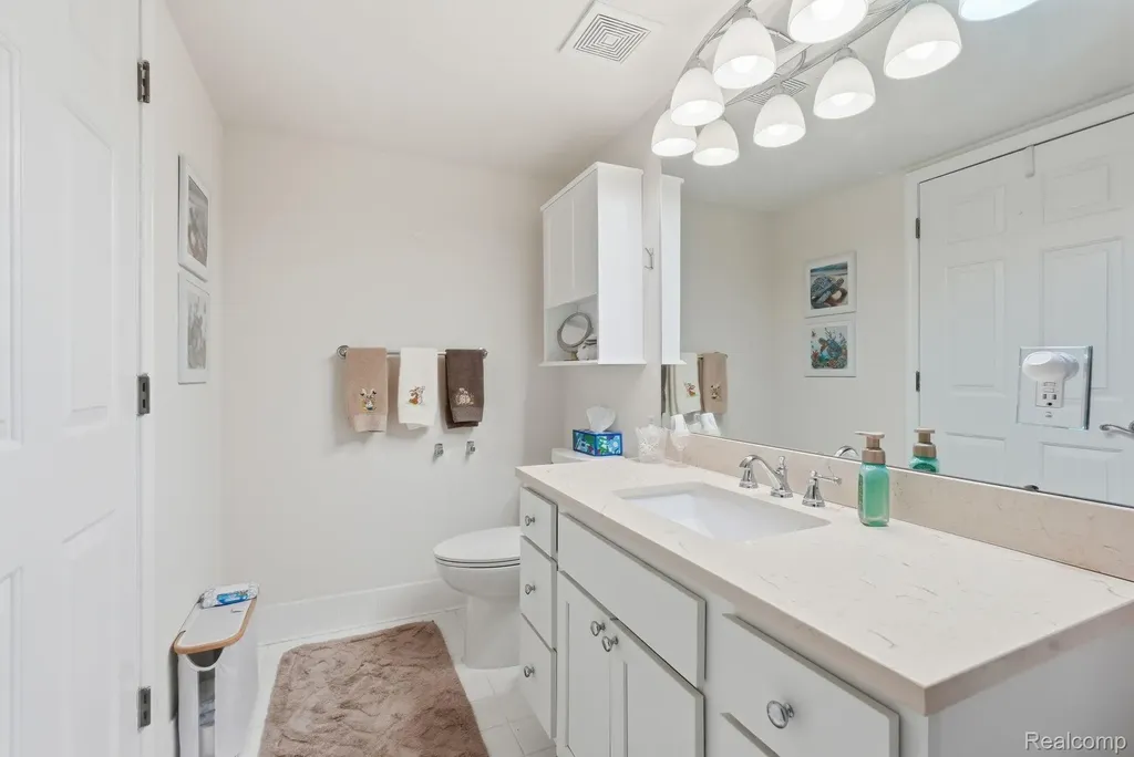 37810 Jefferson Avenue Harrison Charter Township MI 48045