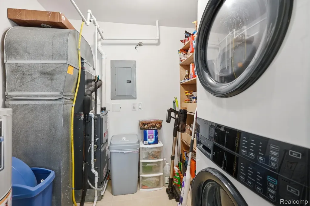 37810 Jefferson Avenue Harrison Charter Township MI 48045
