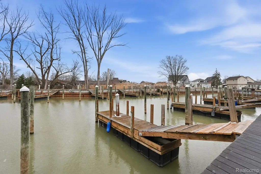 37810 Jefferson Avenue Harrison Charter Township MI 48045