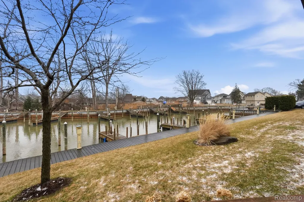 37810 Jefferson Avenue Harrison Charter Township MI 48045
