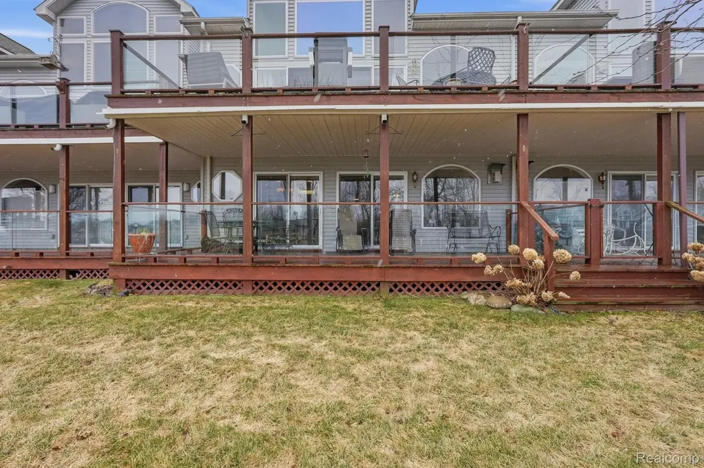 37810 Jefferson Avenue Harrison Charter Township MI 48045