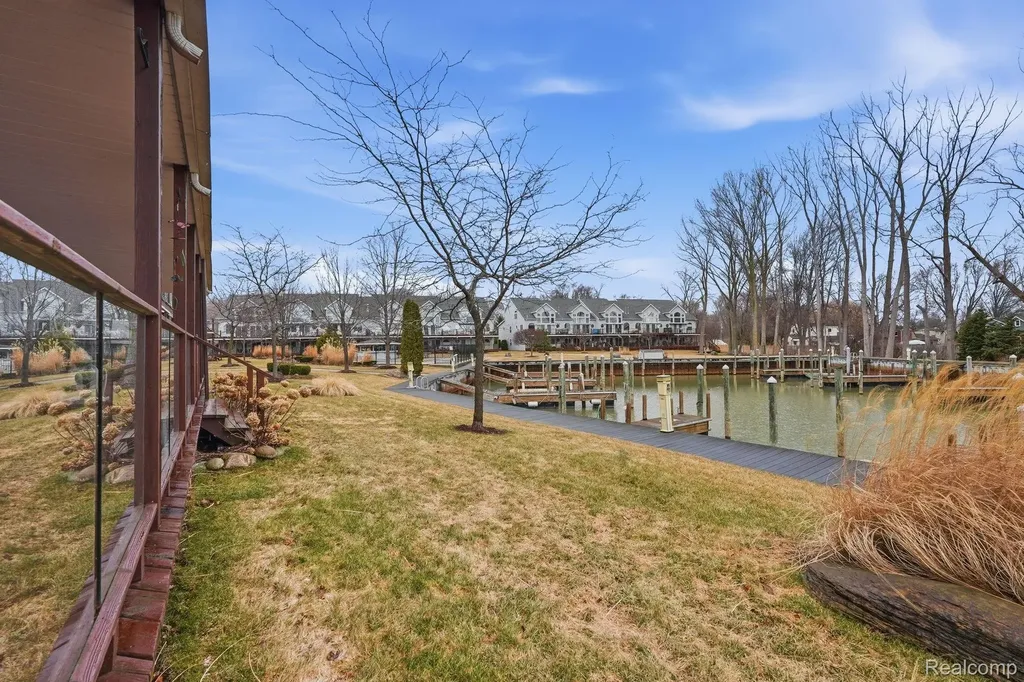 37810 Jefferson Avenue Harrison Charter Township MI 48045