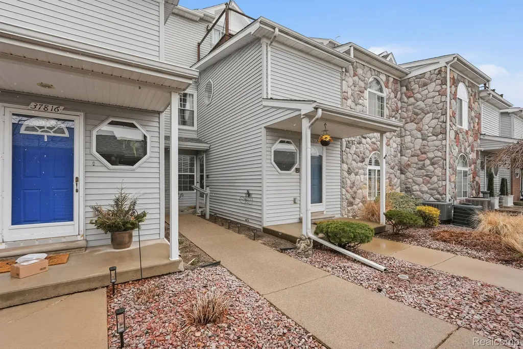 37810 Jefferson Avenue Harrison Charter Township MI 48045